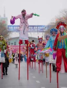 两米的大高跷