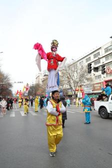 特色秧歌“背阁”