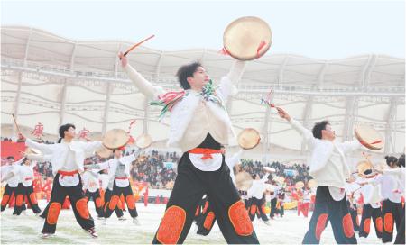 　　龙腾鼓舞  新定西·定西日报记者 张莉芳 摄